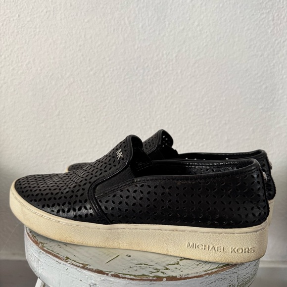 Michael Kors Olivia Perforated Leather Slip-On Minimalist 8.5 Casual Chic - Picture 8 of 12